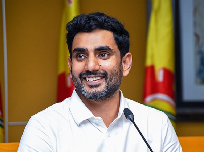 బాబు వెనక చినబాబు... డౌట్ కొడుతోందే...?