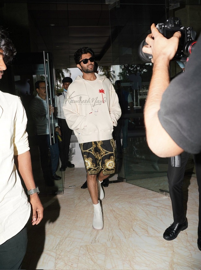 సైమా లో ఈ షాక్ లేంటి విజయ్? సైమా లో ఈ షాక్ లేంటి విజయ్?