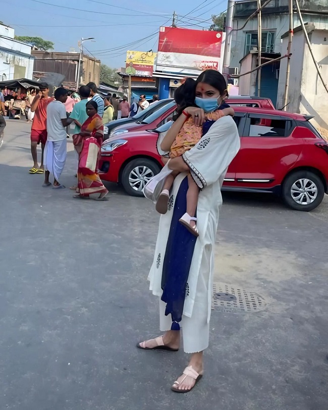 కూతురుతో మిసెస్ కోహ్లీ.. వామిక పెద్దగా అయ్యిందే!