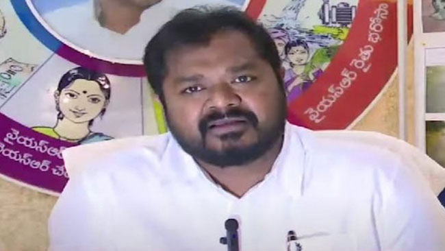 రోడ్ల పాప‌మంతా  ప్రతిపక్షాలదేనా రాజా...?