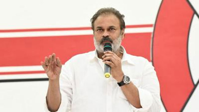 నర్సాపురం నాగబాబు : తమ్ముడు చెప్పాడు... అన్న దిగాల్సిందే...?