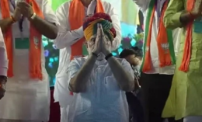 మోకరిల్లి మరీ సారీ చెప్పిన మోడీ.. ఆలస్యానికి సరికొత్త భాష్యం చెప్పేశారుగా?