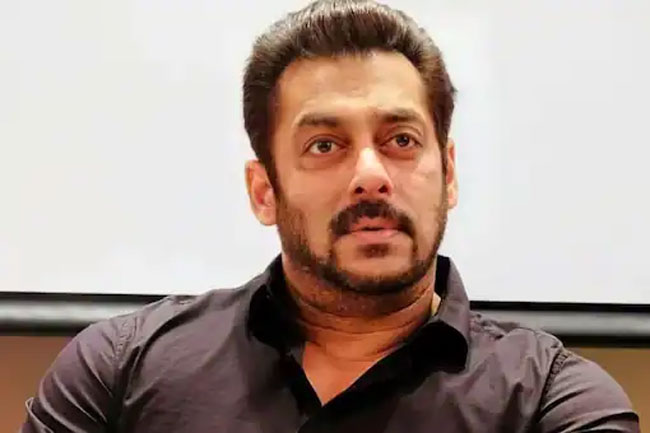 చ‌ట్ట‌ప‌ర‌మైన చిక్కులతో ఆగిపోయిన క్రేజీ ప్రాజెక్ట్