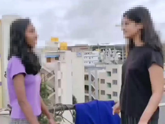 ఇలా డ్యాన్స్ చేసిన బాలికలు.. హాస్టల్ వీడియో వివాదాస్పదం