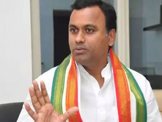 కోమటిరెడ్డికి భారీ ఊరట... అవన్నీ వట్టివేనట...