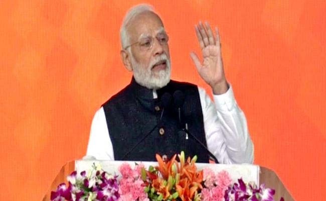 పోటెత్తిన జనం...నోటి  వెంట రాని వరం