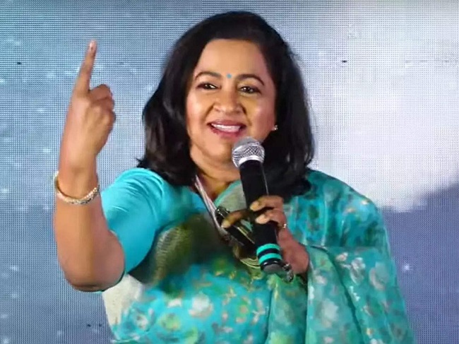 ఒక్కరే ఉన్నారని చెప్పే మగాడు ఉన్నాడా? నిజాలు మాట్లాడేసిన నటి రాధిక