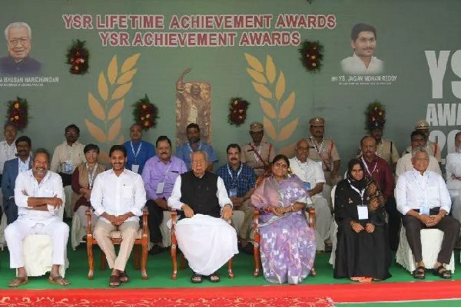 అవతరణ వేళ  వైఎస్సార్ నామస్మరణం...ఆమె ప్రత్యేక ఆకర్షణ