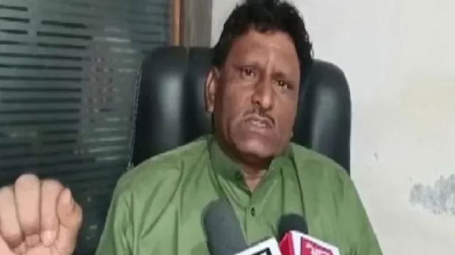 బీజేపీ దెబ్బ‌.. అడ‌వుల్లోకి పారిపోయిన కాంగ్రెస్ నేత.. ఎందుకంటే!