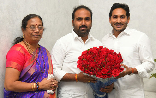 రాజకీయ ద్రోణుడికి దండం తో సరి,,, జగన్ చల్లని చూపు పడదా...?