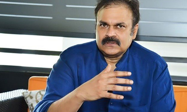 మెగాస్టార్ పొలిటికల్ రీ ఎంట్రీ...నాగబాబు ఏం చెప్పారంటే....?