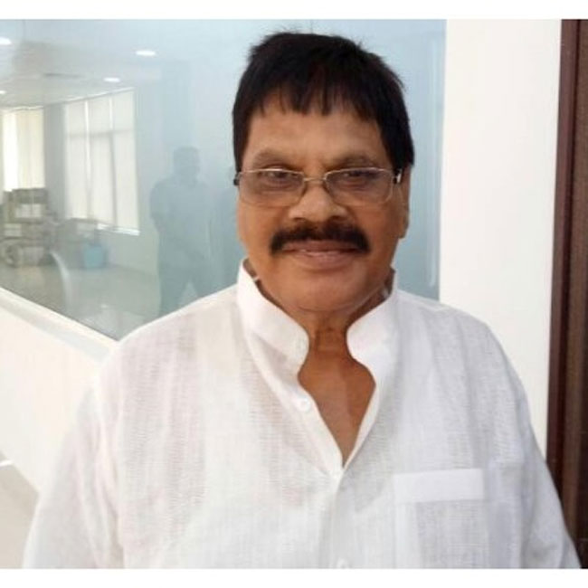 టీడీపీ మాజీ మంత్రికి చెక్ చెప్పేస్తున్నారా...?