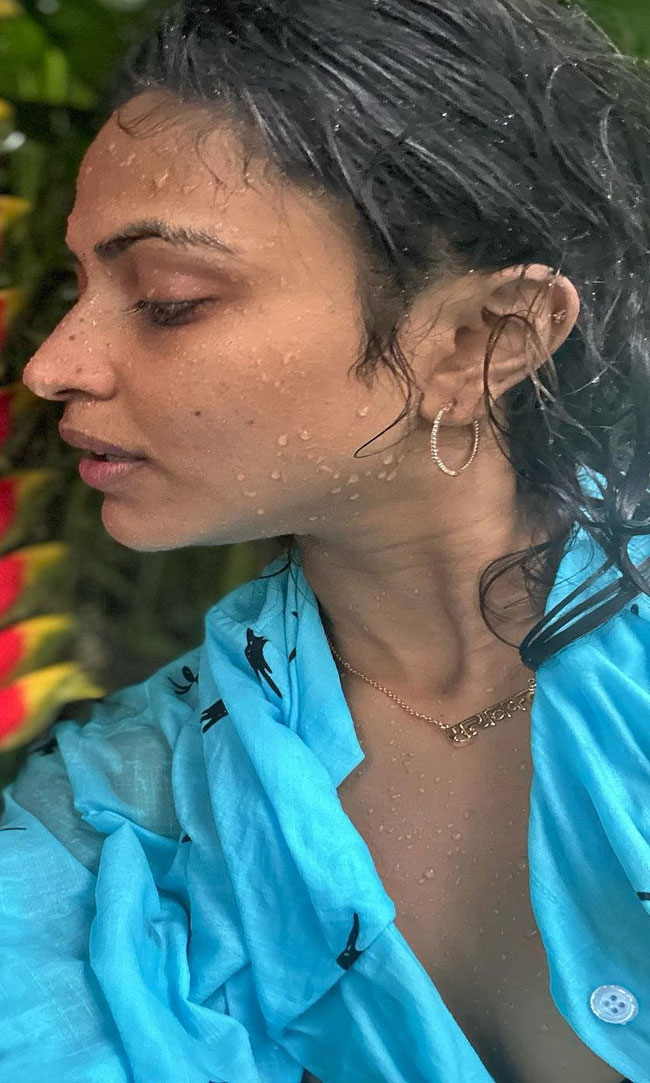 జలకన్యలా మారిపోయిన అమలా పాల్