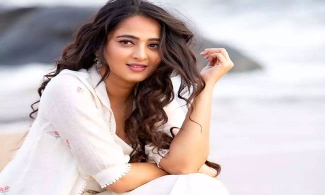 Anushka Shetty Reveals Her Interesting Smile Problem! Anushka Shetty Reveals Her Interesting Smile Problem!