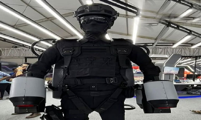 జెట్ ప్యాక్ దుస్తుల్లో భారత జవాన్.. సరికొత్త ప్రయత్నం..! జెట్ ప్యాక్ దుస్తుల్లో భారత జవాన్.. సరికొత్త ప్రయత్నం..!