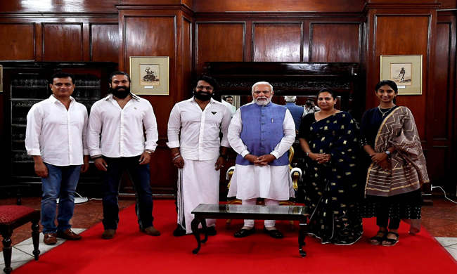 PM Modi Interacts With Celebs Of Sandalwood!