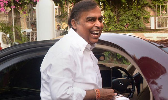 Mukesh Ambanis Personal Driver Draws Fat Cheque Every Month!