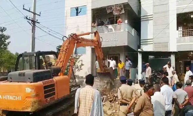 Tension Grips Ippatam Again With Demolition Drive!