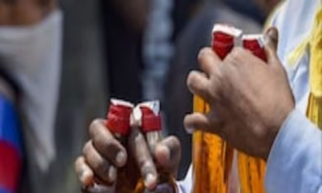 Volunteer Caught Selling Illegal Liquor,Arrested!