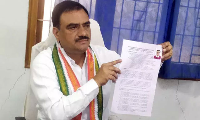 DCC chief resigns to become teacher