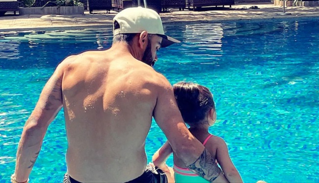 Daughter Accompanies King Kohli At Pool!