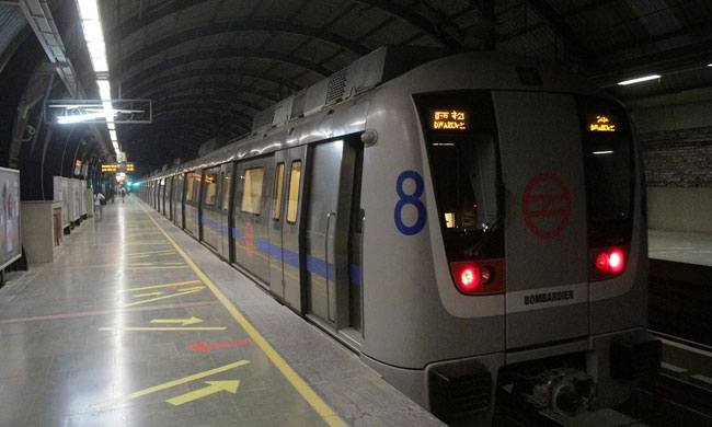 Should There Be A Dress Code While Travelling On Metro?