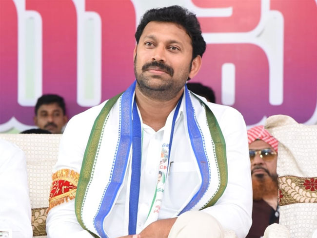 CBI Reschedules MP Avinashs Questioning Date!