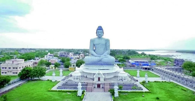CRDA Officials Face Protest From Amaravati Farmers!