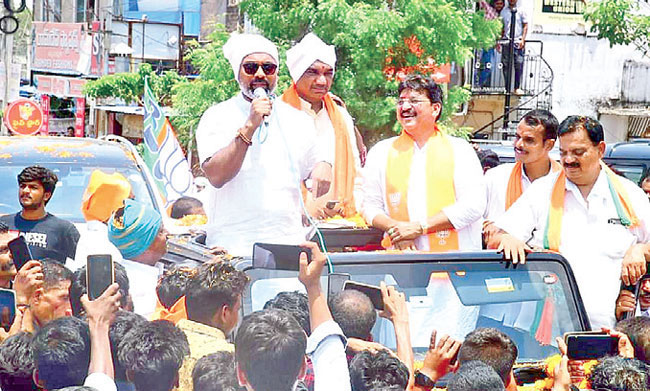 Dharmapuri Arvind Throws Big Dare To MLC Kavitha!