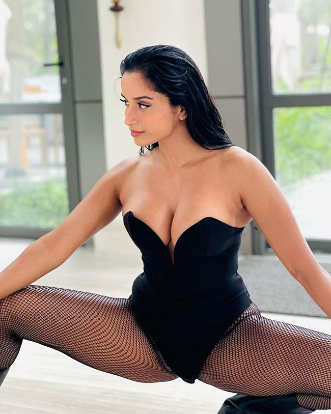 Jaw Dropping Looks Of Pooja Bhalekar At Beach