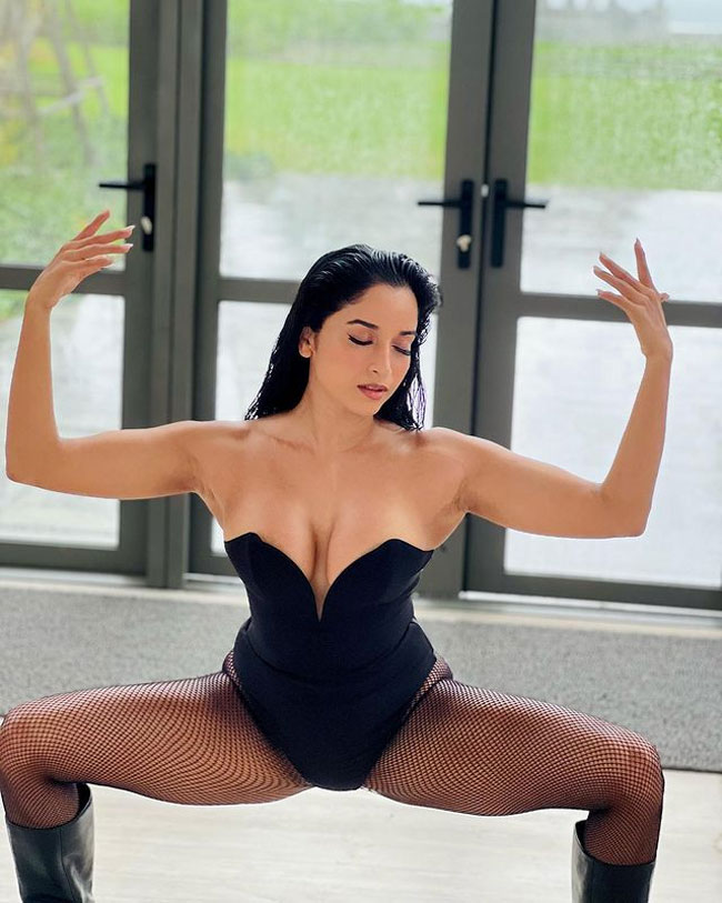 Jaw Dropping Looks Of Pooja Bhalekar At Beach