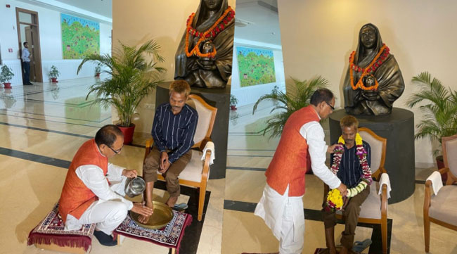 Tribal Man Urinated: State CM Washes His Feet!