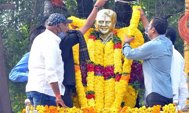 రంగా జయంతి వేళ కాక పుట్టిస్తున్న రాజకీయం రంగా జయంతి వేళ కాక పుట్టిస్తున్న రాజకీయం